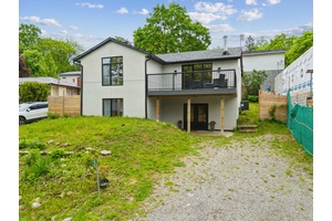 Escape to the wonderful waterfront community of Thurstonia !