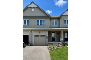 Welcome to 7782 White Pine Crescent !
