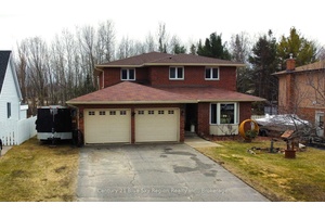 Welcome to this stunning 2 storey 4 bed, 4 bath brick home, boasting nearly 3000 square feet of luxurious living space.