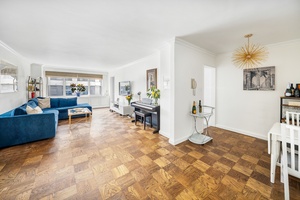Discover this inviting 2 bedroom co op apartment located in the desirable Upper East Side at 420 East 72nd Street.