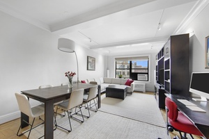 This sun flooded prewar 2 bedroom, 2 bathroom apartment has it all !