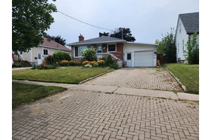Main Floor only with Huge living Dining and a full bathroom in a very convenient Location in the Mature and Highly sought after Mclaughlin Neighbourhood, Walking Distance to School, Oshawa ...