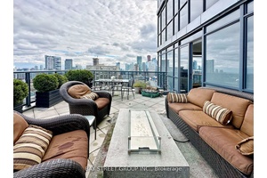 A Rare Gem ! Stunning Open Concept Living With Breathtaking South East Lake amp ; City Views.