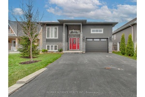 A Custom Dream Come True in Wasaga Beach !