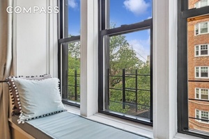 RARE CLASSIC 5 IN HUDSON HEIGHTS Enter this elegant home through an inviting entry foyer which leads to the generous living and formal dining rooms with a 40 foot expanse ...