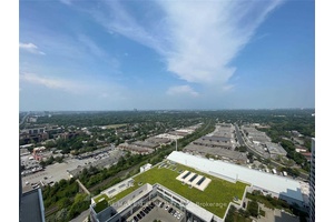 Well Maintained Luxury 1 Bedroom Den, 9 Feet Ceiling Beautiful Unobstructed North East View 635 Sq.