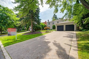 Rare Offering 60'X128' Lot In Historic Thornhill Village In Quiet amp ; Low Traffic Child Safe Court.