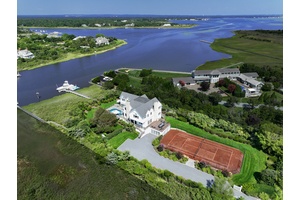 Ultimate Resort Style Bayfront with Pool,Dock,Tennis,& Beach!