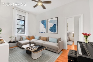 TOP FLOOR, ONE BEDROOM, GUT RENOVATED KITCHEN, SOUTH FACING, PIED A TERRES OK IN PRIME LOCATION !