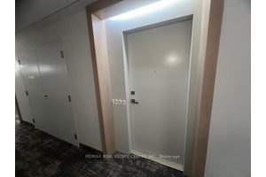 Luxury Living At Pears on the Avenue gt ; gt ; gt ; Where Yorkville Meets Annex.