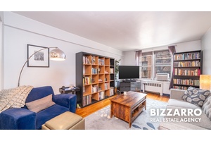 Sun Soaked 2BR with Dining area !