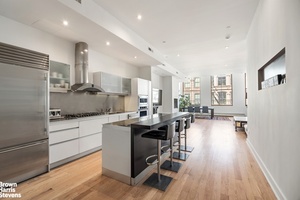 Stylish Renovated Loft Living in Heart of SoHo !