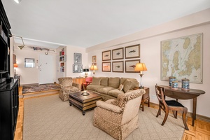 Chic Studio Living in the Heart of the City Perfectly proportioned and filled with natural light, this thoughtfully designed, spacious studio apartment offers a seamless blend of prewar charm and ...