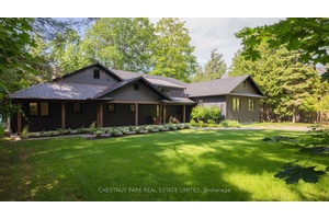 Luxury waterfront bungalow on Kempenfelt Bay with approximately 125 Feet of shoreline !