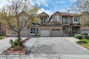 Modern comfort meets everyday functionality in this stylish townhome tucked into the heart of Richmond Hills sought after Oak Ridges Lake Wilcox community.