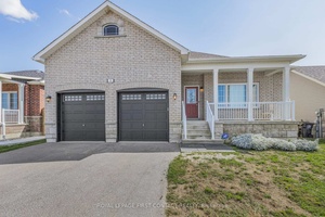 Charming 3 Bedroom Bungalow in the Heart of Elmvale.