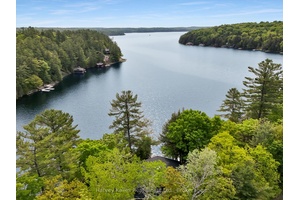 Welcome to your dream retreat on iconic Lake Rosseau.
