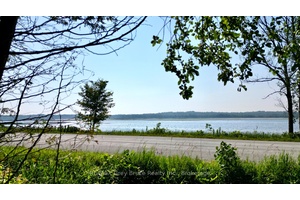 Good building lot located in Mar overlooking Sky Lake !