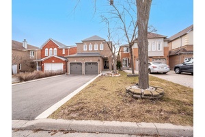 Welcome to your dream family home, this stunning 4 bedroom 4 bathroom detached home is located in highly desirable neighbourhood of Erin Mills.