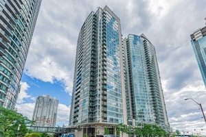 City Place, Spacious Corner Suite Split Bedrooms On High Floor.