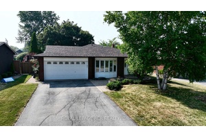 Welcome to this beautifully maintained 3 level backsplit nestled in one of Bolton's most sought after mature neighbourhoods !