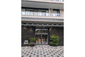 Welcome to Upper Canada Condos this truly fabulous unit is located in the neighbourhood of St Clair W.
