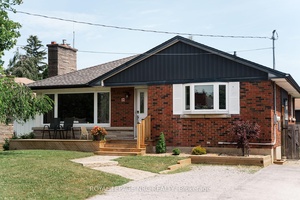 Welcome to this charming 3 1 bedroom, 2 bathroom home ideally located in the heart of Port Dalhousie, just steps from the lake and all local conveniences.