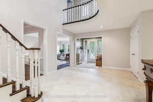 Welcome to luxury living in this stunning 4 2 bedroom home nestled in the heart of Glen Abbey, Oakville's most coveted family friendly community.
