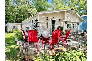 Private and peaceful 1 Bedroom Retreat in Sunpark Beaver Ridges Estates.