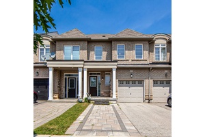 Welcome to this beautiful home in the sought after area of Westmount.