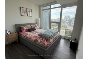Live in the Heart of Downtown Toronto Stunning 1 Bedroom Condo at 70 Queens Wharf Rd 1807.