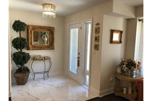 Welcome To This Stunning Residence Nestled In The Heart Of Richmond Hills Sought After Jefferson community !
