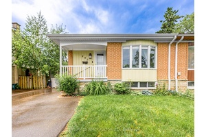 Welcome to 3 Bedroom 2 Bath Bungalow in sorted neighbourhood of Liverpool close to Frenchman Bay Updated Baths Updated Custom Kitchen.