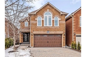 Luxury Living in Lisgar !
