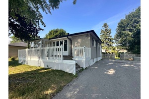 Bright amp ; Beautiful 3 Bedroom Bungalow for Lease in Downtown Whitby !