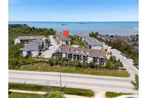 Discover this exceptional chalet style condo in the prestigious Wyldwood Cove waterfront, resort style community, ideally located on Georgian Bay w convenient access to golf courses, trails, amp ; ski ...