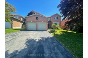 Tastefully Renovated From Top To Bottom Detached Home Located On A Quiet Street In Sought After Glen Abbey !