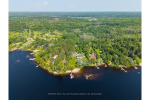 Western exposure open concept Viceroy lake house on a four season road enjoying private panoramic views over Whitestone Lake.