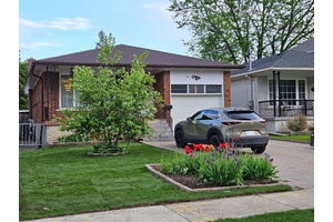 Detached Bungalow Nested In the Prestigious Willowdale West Neighbourhood.