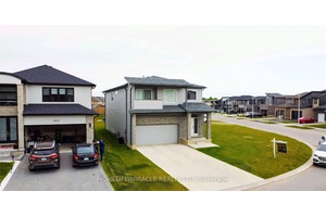 Stunning modern detached home situated on an expansive unique lot in London !