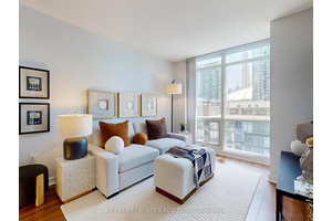 Located in the heart of Toronto's vibrant core, this exquisite unit provides an ideal blend of convenience and functionality.