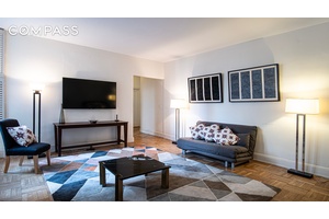 Located centrally on the Upper East Side's Museum Mile, Apartment 4F at 907 Fifth Avenue is the home perhaps away from home you have been waiting for.