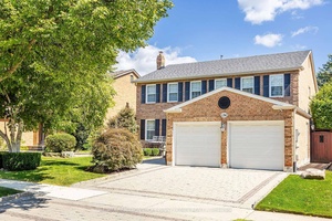 Charming Family Home in Prestigious Unionville !