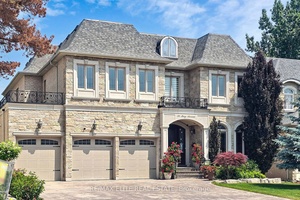 Motivated seller ! ! Stunning luxury Italian custom built home located in the heart of Richmond Hill, showcasing exceptional craftsmanship and upscale finishes throughout.