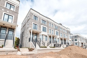1 Story 3 bed 2 bath townhouse in the beautiful neighborhood of Waterdown.