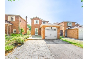 Location ! Location ! Cozy 2 bedroom Link House Located At Prime Markham Mccowan Highway 7 !