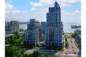 Fantastic lakeside living at Voyager 1 !