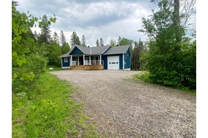 Peaceful Living on 1. 45 Acres.