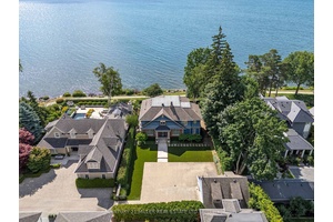 Lakefront Elegance in the Heart of Old Oakville !