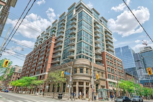 Charming amp ; Upgraded Downtown Condo Perfect for First Time Buyers, Downsizers and Investors !